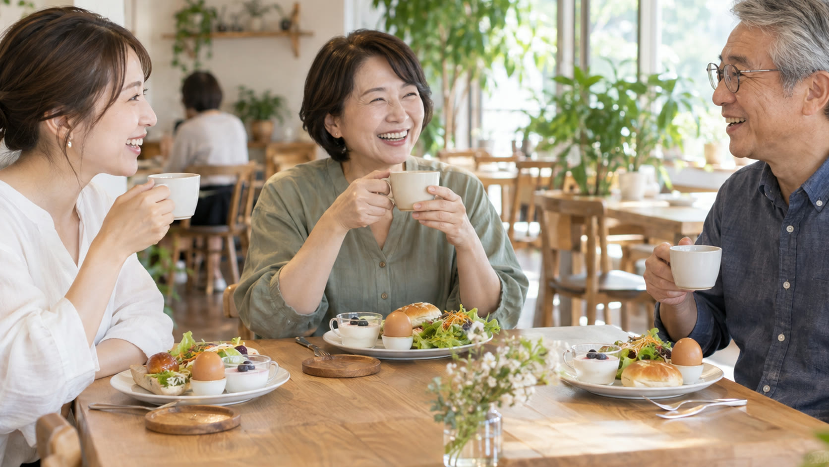 地域の小さなカフェでモーニングと会話を楽しむテーマ画像